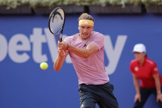 Tennis Men ATP, Tennis Men Tour 500 European Open Hamburg, Hamburg Open ATP 500 2024 , 18 07 2024 , Alexander Zverev GER plays a backhand Copyright: FernandoxSoares