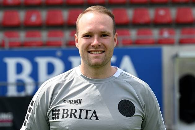 18 07 2024, xjhx, Fußball 3 Liga, SV Wehen Wiesbaden Fototermin Saison 2024 25, Porträttermin 2024 2025 emspor, v l Team Manager Patrick Glaser DFL DFB REGULATIONS PROHIBIT ANY USE OF PHOTOGRAPHS as IMAGE SEQUENCES and or QUASI VIDEO Wiesbaden