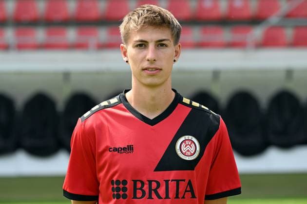18 07 2024, xjhx, Fußball 3 Liga, SV Wehen Wiesbaden Fototermin Saison 2024 25, Porträttermin 2024 2025 emspor, v l Nick Bätzner DFL DFB REGULATIONS PROHIBIT ANY USE OF PHOTOGRAPHS as IMAGE SEQUENCES and or QUASI VIDEO Wiesbaden