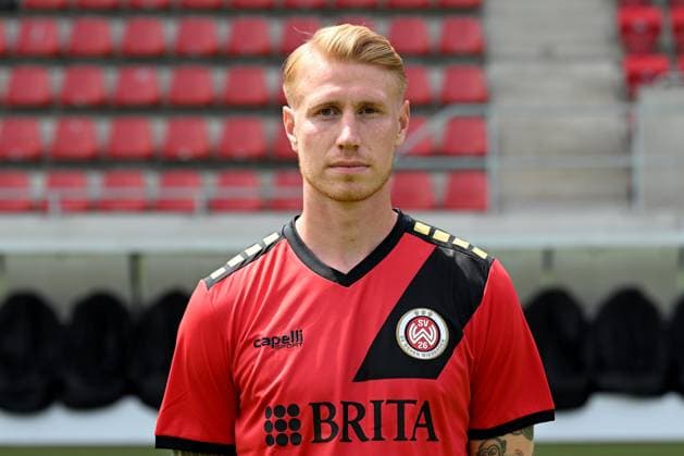 18 07 2024, xjhx, Fußball 3 Liga, SV Wehen Wiesbaden Fototermin Saison 2024 25, Porträttermin 2024 2025 emspor, v l Bjarke Jacobsen DFL DFB REGULATIONS PROHIBIT ANY USE OF PHOTOGRAPHS as IMAGE SEQUENCES and or QUASI VIDEO Wiesbaden