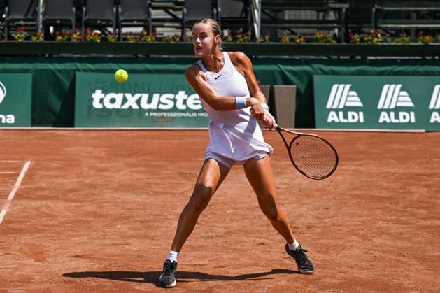 Anna Karolina Schmiedlova (SVK) during the quarter finals match vs. Elina Avanesyan at the WTA250 Hungarian Gran Prix Tennis on 19th July 2024 at Romai Teniszakademia, Budapest, Hungary  Copyright: xVincenzoxOrlando IPAxSportx xipax xx IPA_48112642 IPA_Agency_IPA48112642