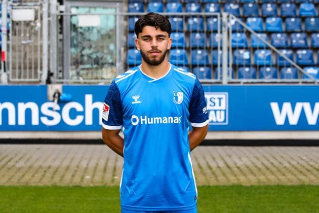 Abu Bekir Ömer El Zein, 1 FC Magdeburg 2 Soccer Bundesliga portrait appointment 2 BL 2024 2025 official photo appointment 1 FC Magdeburg in the Avnet Arena in Magdeburg portrait, portrait, single picture, Germany, Soccer, Men, GER, 18 07 2024 Christian Schroedter