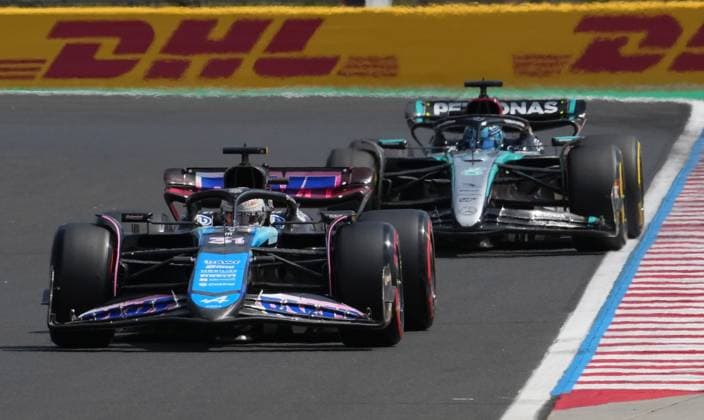 FORMULA 1 HUNGARIAN GRAND PRIX 2024 19 07 2024, Hungaroring, Budapest, FORMULA 1 HUNGARIAN GRAND PRIX 2024 , in the picture Esteban Ocon FRA , Alpine F1 Team, George Russell GBR , Mercedes AMG Petronas Formula One Team nordphotoxGmbHx xBratic nph00250