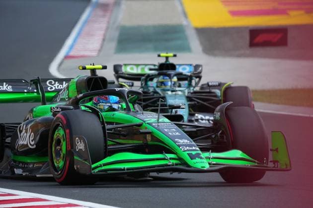 19 07 2024, Hungaroring, Budapest, FORMULA 1 HUNGARIAN GRAND PRIX 2024 , pictured Zhou Guanyu CHN , Stake F1 Team Kick Sauber, Fernando Alonso ESP , Aston Martin Aramco Cognizant Formula One Team Defodi 506 20240719 hbr 1760 Defodi-506