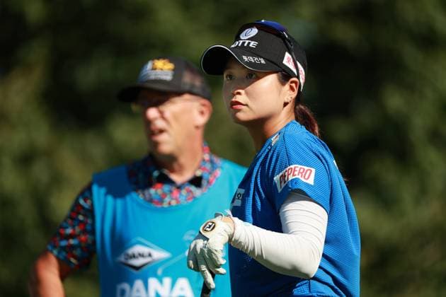 DANA Open SYLVANIA, OHIO - JULY 19: Hye-Jin Choi of Republic of Korea follows her tee shot on. the 5th hole during Day Two of the Dana Open golf tournament at Highland Meadows Golf Club in Sylvania, Ohio USA, on Friday, July 19, 2024. Sylvania Ohio United States  Copyright: xJorgexLemusx originalFilename:lemus-danaopen240719_npVTb.jpg