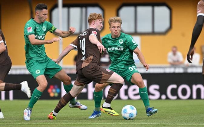 19 07 2024 Soccer season 2024 2025 Test match friendly match preparation match SpVgg Greuther Fürth Kleeblatt FC Sankt Pauli xwoxzix Branimir Hrgota 10 SpVgg Greuther Fürth Robert Wagner 39, FC St Pauli Philipp Müller 34, SpVgg Greuther Fürth