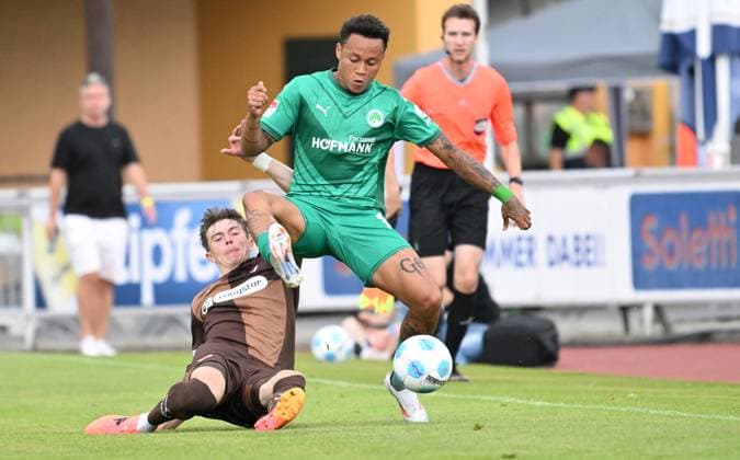 19 07 2024 Soccer season 2024 2025 Test match friendly match preparation match SpVgg Greuther Fürth Kleeblatt FC Sankt Pauli xwoxzix Eric Smith 8, FC St Pauli Roberto Massimo 11, SpVgg Greuther Fürth