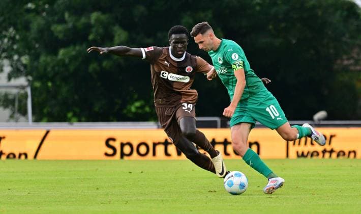 19 07 2024 Soccer season 2024 2025 Test match friendly match preparation match SpVgg Greuther Fürth Kleeblatt FC Sankt Pauli MeZi xmexzix Muhammad Dahaba 34, FC St Pauli, left Branimir Hrgota 10 SpVgg Greuther Fürth