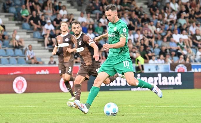 19 07 2024 Soccer season 2024 2025 Test match friendly match preparation match SpVgg Greuther Fürth Kleeblatt FC Sankt Pauli xwoxzix Branimir Hrgota 10 SpVgg Greuther Fürth