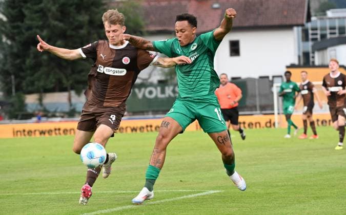 19 07 2024 Soccer season 2024 2025 Test match friendly match preparation match SpVgg Greuther Fürth Kleeblatt FC Sankt Pauli xwoxzix David Nemeth 4, FC St Pauli Roberto Massimo 11, SpVgg Greuther Fürth