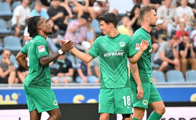 19 07 2024 Soccer season 2024 2025 Test match friendly match preparation match SpVgg Greuther Fürth Kleeblatt FC Sankt Pauli xwoxzix Noel Futkeu 9, SpVgg Greuther Fürth scores goal goal shot to 0 2 against Danel Sinani 15, FC St Pauli Noel Futkeu 9, SpVgg Greuther Fürth Marco Meyerhöfer Meyerhoefer 18, SpVgg Greuther Fürth Dennis Srbeny 7, SpVgg Greuther Fürth