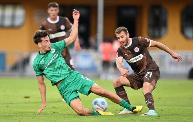 19 07 2024 Soccer season 2024 2025 Test match friendly match preparation match SpVgg Greuther Fürth Kleeblatt FC Sankt Pauli xwoxzix Reno Münz Muenz 5, SpVgg Greuther Fürth Lars Ritzka 21, FC St Pauli