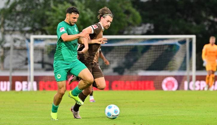 19 07 2024 Soccer season 2024 2025 Test match friendly match preparation match SpVgg Greuther Fürth Kleeblatt FC Sankt Pauli MeZi xmexzix Oualid Mhamdi 3, SpVgg Greuther Fürth in front of Connor Metcalfe 24, FC St Pauli