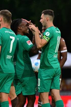 19 07 2024 Soccer season 2024 2025 Test match friendly match preparation match SpVgg Greuther Fürth Kleeblatt FC Sankt Pauli MeZi xmexzix goal celebration joy after goal goal shot to 3 0 by Noel Futkeu 9, SpVgg Greuther Fürth with Branimir Hrgota 10 SpVgg Greuther Fürth, right