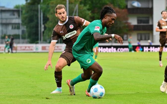 19 07 2024 Soccer season 2024 2025 Test match friendly match preparation match SpVgg Greuther Fürth Kleeblatt FC Sankt Pauli MeZi xmexzix Noel Futkeu 9, SpVgg Greuther Fürth in front of Lars Ritzka 21, FC St Pauli