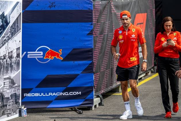 MOGYOROD, HUNGARY: Carlos Sainz, racing for the Ferrari team during the 2024 Formula 1 Hungarian Grand Prix at the Hungaroring in Mogyorod, Hungary
