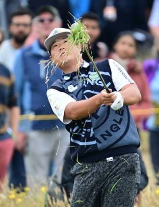 Sungjae Im on the 16th fairway from the rough The British Open Championship, Day Three, Golf, Royal Troon, Troon, UK - 20 July 2024  Copyright: xGreigxCowie Shutterstockx 14587997ai