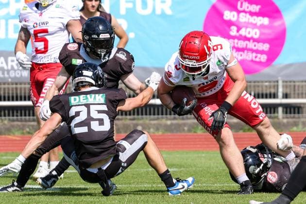 Heiko Bals Potsdam Royals, 09 with the ball, Benedikt Ehren Berlin Rebels, 25 in the fall,,Berlin Rebels vs Potsdam Royals, American Football, GFL, 2024, season, 20 07 2024, Berlin Berlin Land Copyright: xFootxBowl ThomasxSobotzkix