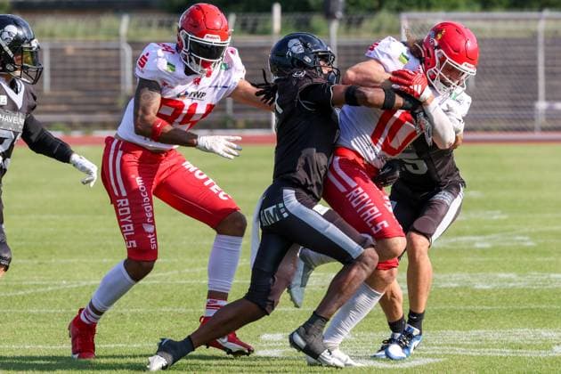 Brendan Beaulieu Potsdam Royals, 10 breaks through the tackle,Berlin Rebels vs Potsdam Royals, American Football, GFL, 2024, Season, 20 07 2024, Berlin Berlin Land Copyright: xFootxBowl ThomasxSobotzkix