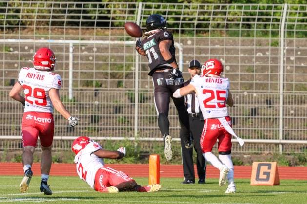 Lewis Kirby Berlin Rebels, 11 tries to catch the ball after a pass,Berlin Rebels vs Potsdam Royals, American Football, GFL, 2024, Season, 20 07 2024, Berlin Berlin Land Copyright: xFootxBowl ThomasxSobotzkix