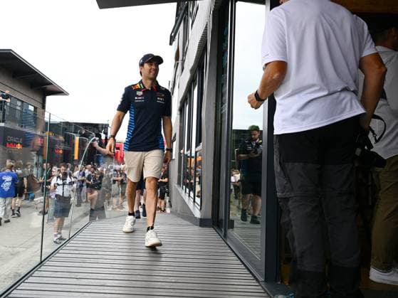 July 21, 2024, Budapest, Budapest, Hungary: Sergio Perez of Red Bull arrives to the paddock beforeo the feature race of the 2024 Formula 1 Hungarian Grand Prix held on the Hungaroring. Budapest Hungary - ZUMAs291 20240721_zip_s291_015 Copyright: xBalintxSzentgallayx