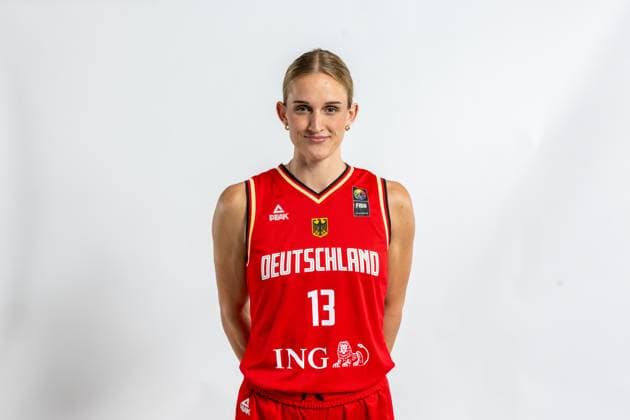 Basketball Berlin 18.07.2024 Nationalmannschaft der Frauen DBB Mediaday Leonie Fiebich (Deutschland, No.13) *** Basketball Berlin 18 07 2024 Womens national team DBB Mediaday Leonie Fiebich Germany, No 13