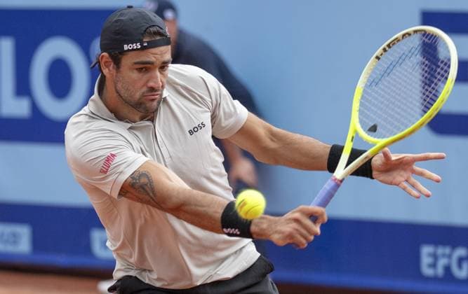 Gstaad: Gstaad Switzerland, 07 21 2024: Matteo Berrettini (ITA) in final against Quentin Halys (FRA) during EFG Swiss Open. during EFG Swiss Open Gstaad, International Tennis match in Gstaad, Switzerland, July 21 2024 International Tennis match - EFG Swiss Open Gstaad  - ZUMAp169 20240721_zsa_p169_065 Copyright: xPatrickxDancel IPAxSportx