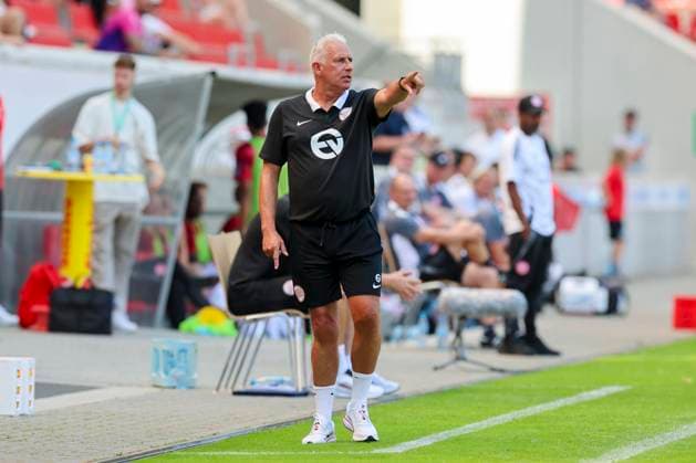 Coach Christian Neidhart Kickers Offenbach gestures, Friendly match, Kickers Offenbach vs Fortuna Duesseldorf, Stadion am Bieberer Berg, 20 07 2024, Offenbach, Germany