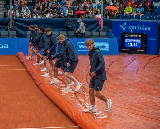 July 21, 2024, Gstaad, Bern, Switzerland: Gstaad Switzerland, 07 21 2024: Ball boys and referees put on rain protection tarpaulins during the awards ceremony of EFG Swiss Open Gstaad ATP, Tennis Herren 250 , EFG Swiss Open Gstaad-ATP 250 took place at Roy Emerson Arena in Gstaad, which is located in the famous ski resort of Gstaad and which is located in the Bernese Oberland..MATTEO BERRETTINI won 6-3, 6-1 and wins the tournament. Gstaad Switzerland - ZUMAd206 20240721_zip_d206_036 Copyright: xEricxDubostx