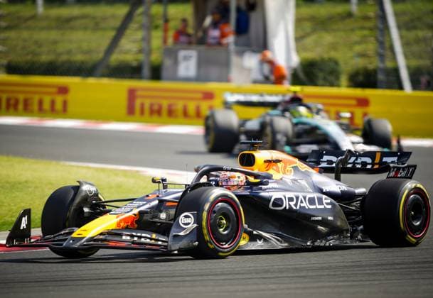 BUDAPEST - Max Verstappen (Red Bull Racing) and Lewis Hamilton (Mercedes) during the Hungarian Grand Prix at the Hungaroring Circuit. ANP SANDER KONING xVIxANPxSportx xxANPxIVx 503927148 originalFilename: 503927148.jpg