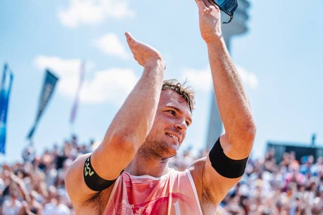Beach volleyball men German Beach Tour 2024 Tourstop Munich 21 07 2024 Daniel Kirchner applauds Munich Central University Sports Beach Bavaria Germany