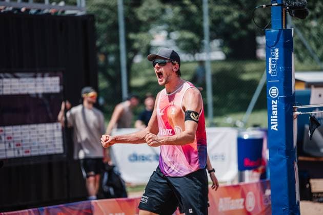 Beach volleyball men German Beach Tour 2024 Tourstop Munich 21 07 2024 Paul Henning cheers Munich Central University Sports Beach Bavaria Germany