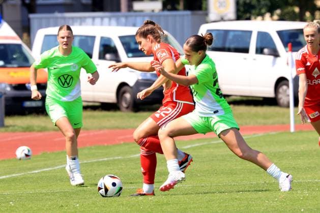DEU, 2 BL, Frauen, 1 FC Union vs , 21 07 2024, Stadion Alte Foersterei, Berlin, DEU, 2 BL, Frauen, 1 FC Union vs , im Bild Anouk Blaschka 1 FC Union Berlin 22 8, Jana Theijs Wolfsburg II 24 DFL regulations prohibit any use of Photographs as image sequences and or quasi video Foto Juergen Engler nordphoto GmbH nordphotoxGmbHx xEngler nph00076