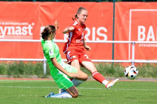 DEU, 2 BL, Frauen, 1 FC Union vs , 21 07 2024, Stadion Alte Foersterei, Berlin, DEU, 2 BL, Frauen, 1 FC Union vs , im Bild Pia Metzker 1 FC Union Berlin 23 , Maria Agatha Jonietz Wolfsburg II 5 DFL regulations prohibit any use of Photographs as image sequences and or quasi video Foto Juergen Engler nordphoto GmbH nordphotoxGmbHx xEngler nph00076