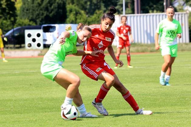 DEU, 2 BL, Frauen, 1 FC Union vs , 21 07 2024, Stadion Alte Foersterei, Berlin, DEU, 2 BL, Frauen, 1 FC Union vs , im Bild Sarah Abu Sabbah 1 FC Union Berlin 16 , Jana Theijs Wolfsburg II 24 DFL regulations prohibit any use of Photographs as image sequences and or quasi video Foto Juergen Engler nordphoto GmbH nordphotoxGmbHx xEngler nph00076