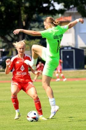 DEU, 2 BL, Frauen, 1 FC Union vs , 21 07 2024, Stadion Alte Foersterei, Berlin, DEU, 2 BL, Frauen, 1 FC Union vs , im Bild Judith Steinert 1 FC Union Berlin 17 , Lilly Nele Damm Wolfsburg II 11 DFL regulations prohibit any use of Photographs as image sequences and or quasi video Foto Juergen Engler nordphoto GmbH nordphotoxGmbHx xEngler nph00076