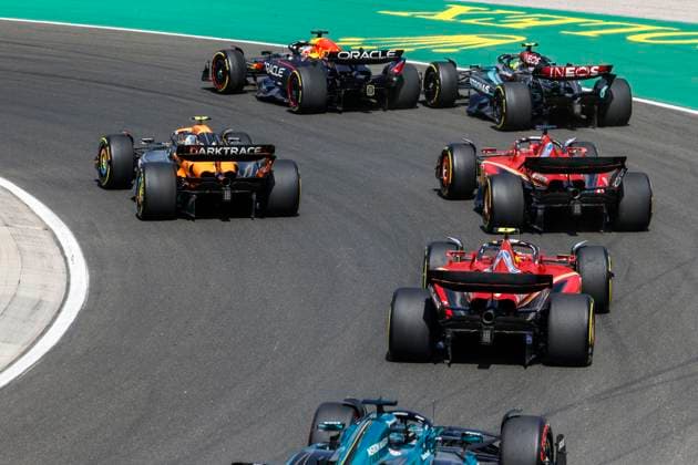 Start, 1 Max Verstappen NLD, Oracle Red Bull Racing , 44 Lewis Hamilton GBR, Mercedes AMG Petronas F1 Team , 4 Lando Norris GBR, McLaren Formula 1 Team , 16 Charles Leclerc MCO, Scuderia Ferrari HP , 55 Carlos Sainz ESP, Scuderia Ferrari HP , F1 Grand Prix of Hungary at Hungaroring on July 21, 2024 in Budapest, Hungary Photo by HOCH ZWEI Budapest Hungary