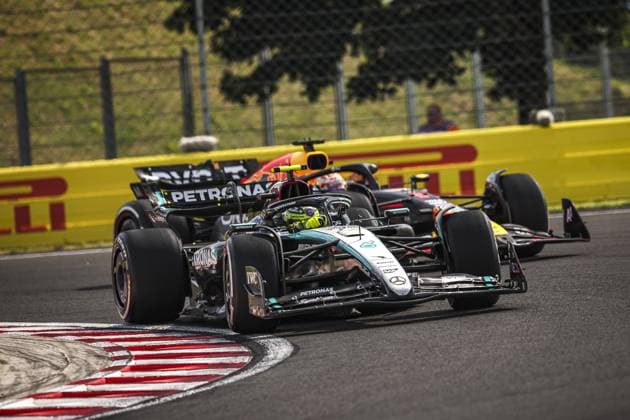 44 HAMILTON Lewis (gbr), Mercedes AMG F1 Team W15, 01 VERSTAPPEN Max (nld), Red Bull Racing RB20, action during the Formula 1 Hungarian Grand Prix 2024, 13th round of the 2024 Formula One World Championship, WM, Weltmeisterschaft from July 19 to 21, 2024 on the Hungaroring, in Mogyorod, Hungary - F1 - HUNGARIAN GRAND PRIX 2024 DPPI Panoramic 240721_R13_UNGHERIA_DP_EA011564
