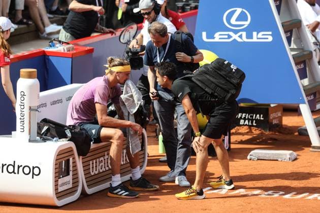 Tennis Hamburg Open 2024, ATP500, Final, Hamburg, 21 07 2024 Alexander Zverev GER with doctor and physio