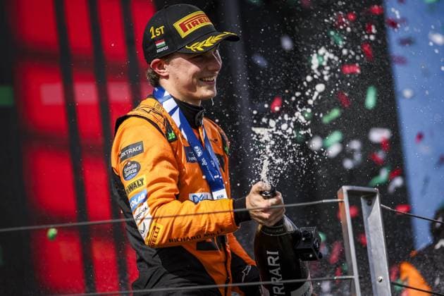 PIASTRI Oscar (aus), McLaren F1 Team MCL38, portrait, podium during the Formula 1 Hungarian Grand Prix 2024, 13th round of the 2024 Formula One World Championship, WM, Weltmeisterschaft from July 19 to 21, 2024 on the Hungaroring, in Mogyorod, Hungary - F1 - HUNGARIAN GRAND PRIX 2024 DPPI Panoramic  240721_R13_UNGHERIA_DP_EA024727