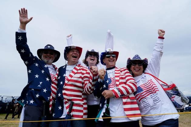 Billy Herschel fans from Hershey, Pennsylvania, on the first hole. The British Open Championship, Day Three, Golf, Royal Troon, Troon, UK - 21 July 2024  Copyright: xStuartxWallace Shutterstockx 14588006l