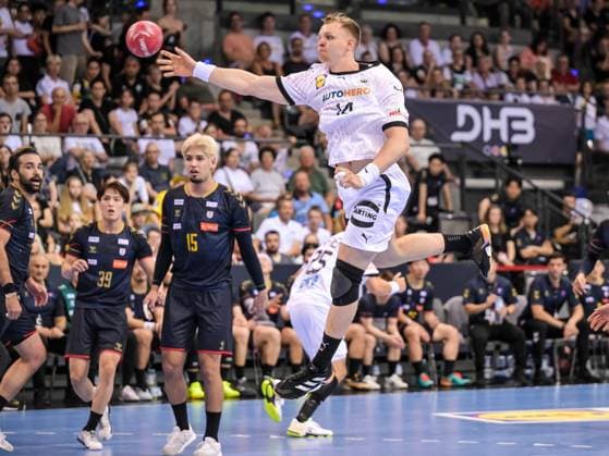 21 07 2024, Stuttgart, Germany, Porsche Arena, Germany vs Japan Handball Friedly Match, Justus Fischer Germany in action, on the ball, single action Photo H Langer Stuttgart Porsche Arena Germany 541_GERBJAP20240721_016 Langer-541