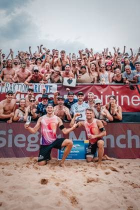 Beach volleyball men German Beach Tour 2024 Tourstop Munich 21 07 2024 front row from l Paul Henning and Daniel Kirchner win the tournament in Munich Munich Central University Sports Beach Bavaria Germany