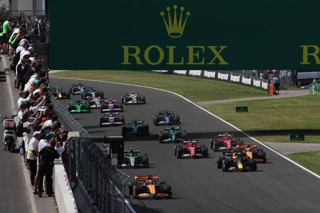 Start, 81 Oscar Piastri AUS, McLaren Formula 1 Team , 1 Max Verstappen NLD, Oracle Red Bull Racing , 44 Lewis Hamilton GBR, Mercedes AMG Petronas F1 Team , 4 Lando Norris GBR, McLaren Formula 1 Team , 16 Charles Leclerc MCO, Scuderia Ferrari HP , 55 Carlos Sainz ESP, Scuderia Ferrari HP , F1 Grand Prix of Hungary at Hungaroring on July 21, 2024 in Budapest, Hungary Photo by HOCH ZWEI Budapest Hungary
