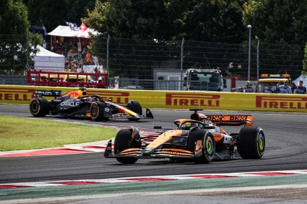 81 PIASTRI Oscar (aus), McLaren F1 Team MCL38, action 01 VERSTAPPEN Max (nld), Red Bull Racing RB20, action during the Formula 1 Hungarian Grand Prix 2024, 13th round of the 2024 Formula One World Championship, WM, Weltmeisterschaft from July 19 to 21, 2024 on the Hungaroring, in Mogyorod, Hungary - F1 - HUNGARIAN GRAND PRIX 2024 DPPI Panoramic  240721_R13_UNGHERIA_DP_XB3_9053