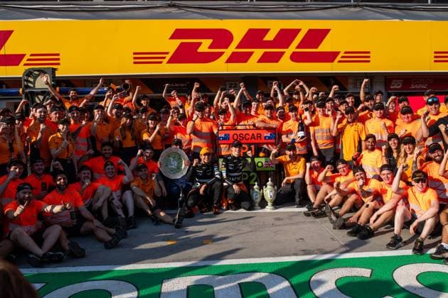 Lando Norris McLaren Formula 1 Team, Great Britain, 04 , Oscar Piastri McLaren Formula 1 Team, Australia, 81 , Andrea Stella McLaren Formula 1 Team, Team Principal and Team celebrate victory, HUN, Formula 1 World Championship, Hungarian Grand Prix, Hungaroring, Race, 21 07 2024 HUN, Formula 1 World Championship, Hungarian Grand Prix, Hungaroring, Race, 21 07 2024 Mogyorod Copyright: xEibner-Pressefoto Memmlerx EP_MMR