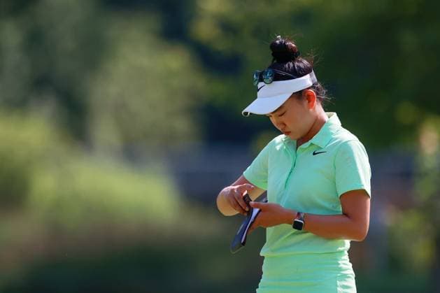 DANA Open SYLVANIA, OHIO - JULY 21: Lucy Li of the United States looks over her notes on the 2nd green during the final round of the DANA Open golf tournament at Highland Meadows Golf Club in Sylvania, Ohio USA, on Sunday, July 21, 2024. Sylvania Ohio United States  Copyright: xAmyxLemusx originalFilename:lemus-danaopen240721_npxlc.jpg