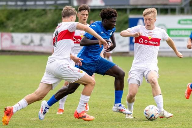Yanik Spalt VfB Stuttgart , Blessing Makanda TSG 1899 Hoffenheim and Julian Lüers VfB Stuttgart xettx, Germany, Schwaebisch Hall, 21 07 2024, 21 Sparkassen Bundeslica Cup A Juniors, 2024, semi-final, TSG 1899 Hoffenheim VfB Stuttgart, Optima Sporttpark Photo A2 Bildagentur Peter Hartenfelser