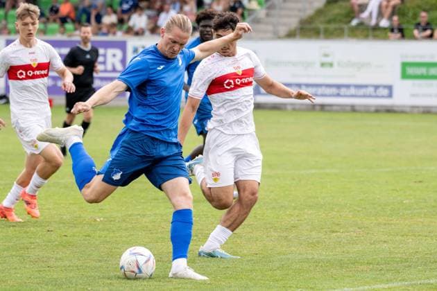 Marlon Faß TSG 1899 Hoffenheim and Emirhan Agzikara VfB Stuttgart xettx, Germany, Schwaebisch Hall, 21 07 2024, 21 Sparkassen Bundeslica Cup A Juniors, 2024, Semifinal, TSG 1899 Hoffenheim VfB Stuttgart, Optima Sporttpark Foto A2 Bildagentur Peter Hartenfelser