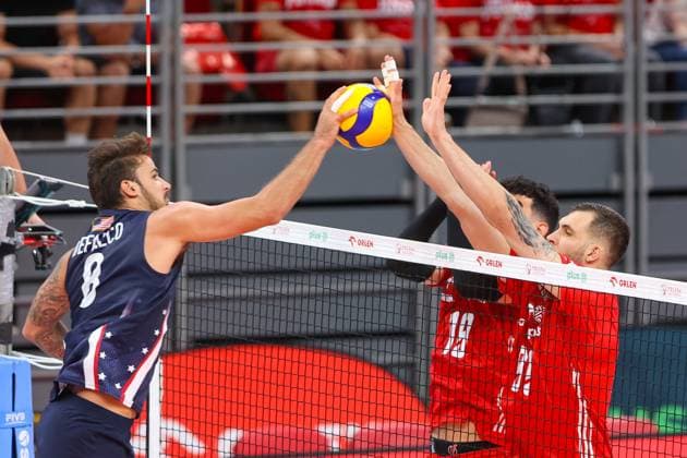 GDANSK 21.07.2024 PRZEDOLIMPIJSKI TURNIEJ TOWARZYSKI SIATKARZY POLSKA - USA --- PRE-OLYMPIC MENS VOLLEYBALL FRIENDLY TOURNAMENT IN GDANSK: POLAND - USA TOREY DEFALCO MARCIN JANUSZ NORBERT HUBER FOT. ANNA KLEPACZKO FOTOPYK NEWSPIX.PL --- Newspix.pl POLAND OUT!  240721LUM130